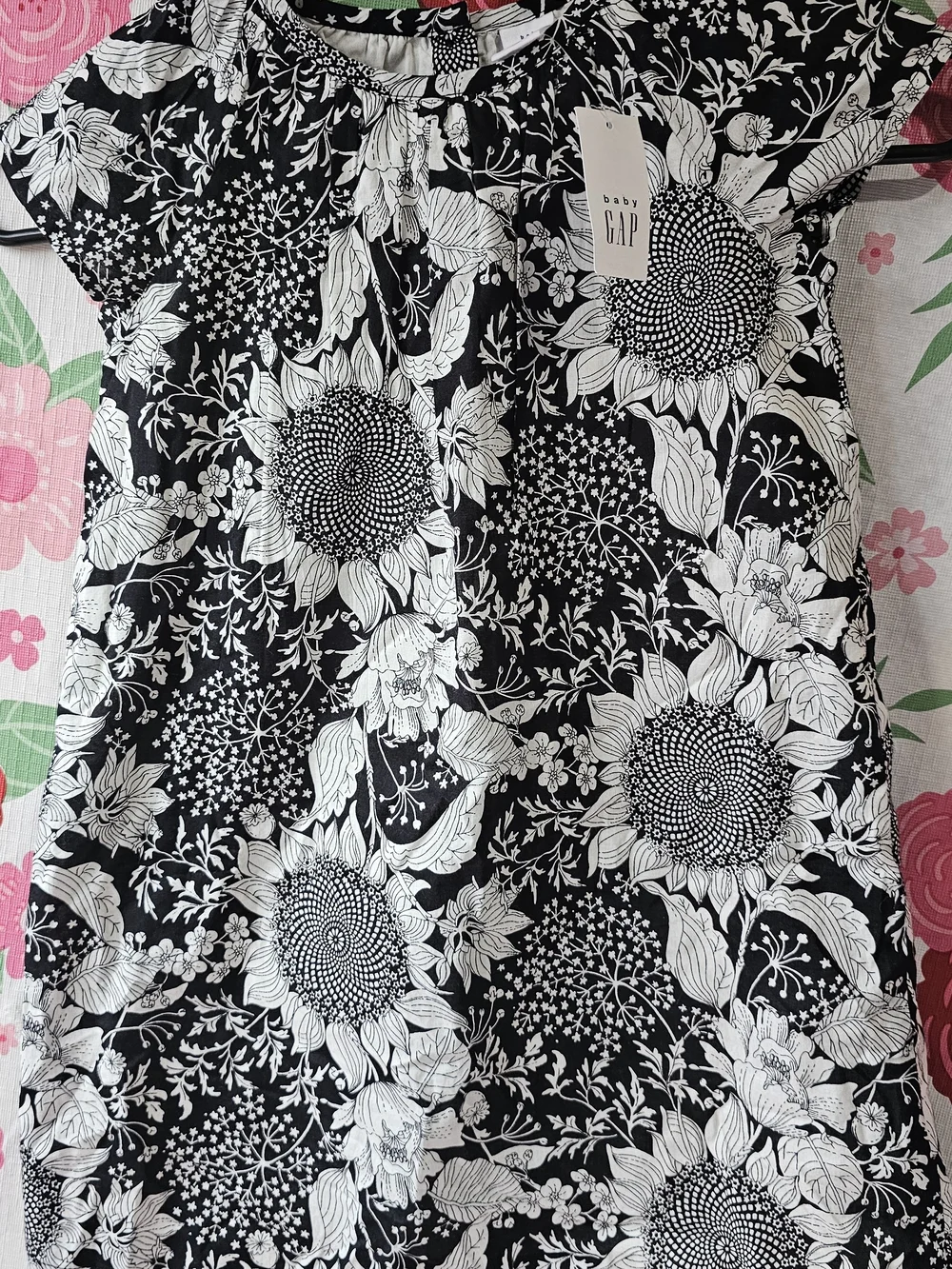 GAP Black & White Floral Print Women’s Top